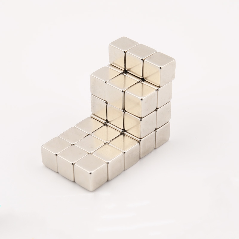 nam châm rất mạnh